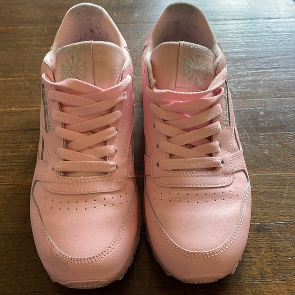 Pink Reeboks - Picture 3 of 6